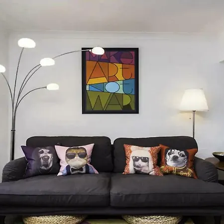 Central Artsy 3 Bedroom 1 Bathroom With Parking * Galway