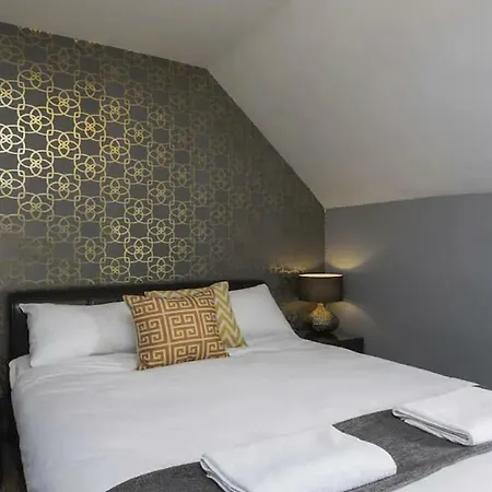 Apartment Central Artsy 3 Bedroom 1 Bathroom With Parking *