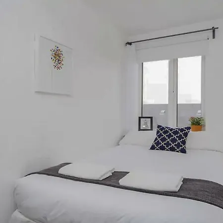 Central Artsy 3 Bedroom 1 Bathroom With Parking * Galway