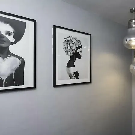 Central Artsy 3 Bedroom 1 Bathroom With Parking * Galway