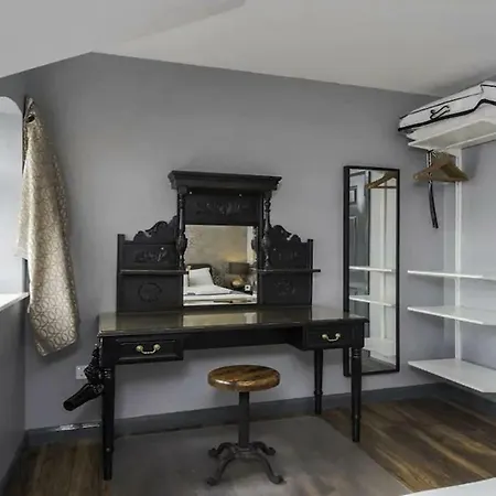 Central Artsy 3 Bedroom 1 Bathroom With Parking Galway