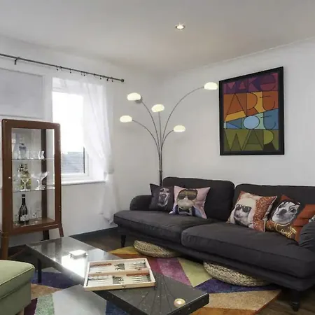 Central Artsy 3 Bedroom 1 Bathroom With Parking * Galway