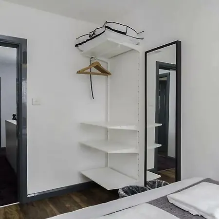 Central Artsy 3 Bedroom 1 Bathroom With Parking * Galway