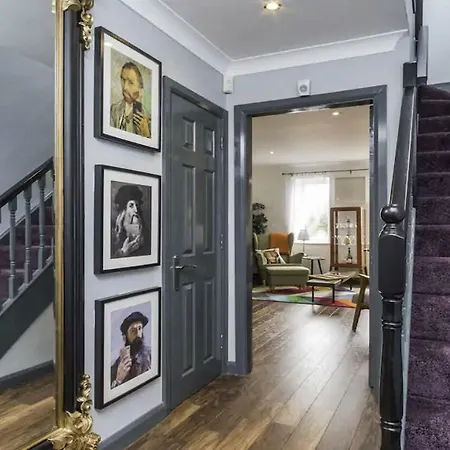 Apartment Central Artsy 3 Bedroom 1 Bathroom With Parking Galway